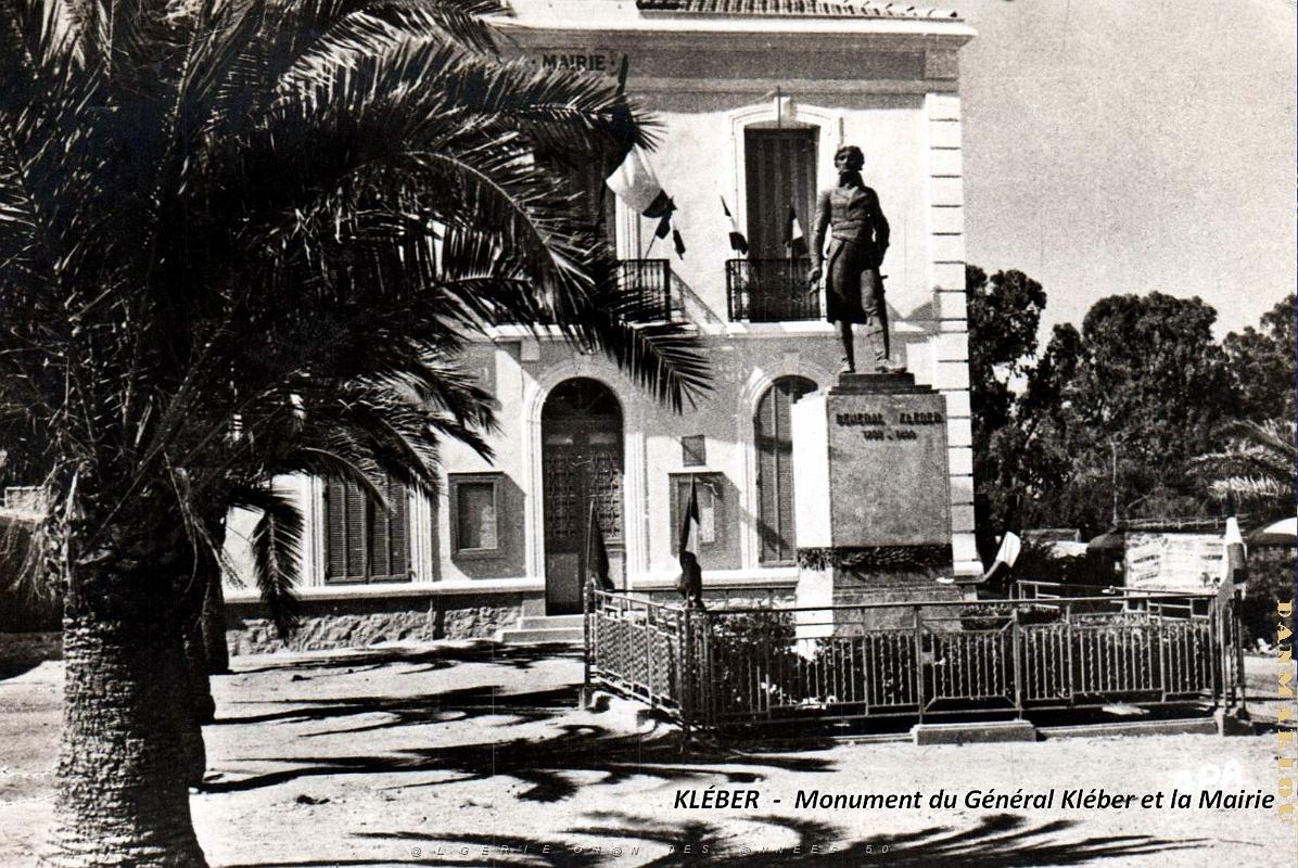 Kleber - Monument du General Kleber et la Mairie.jpg